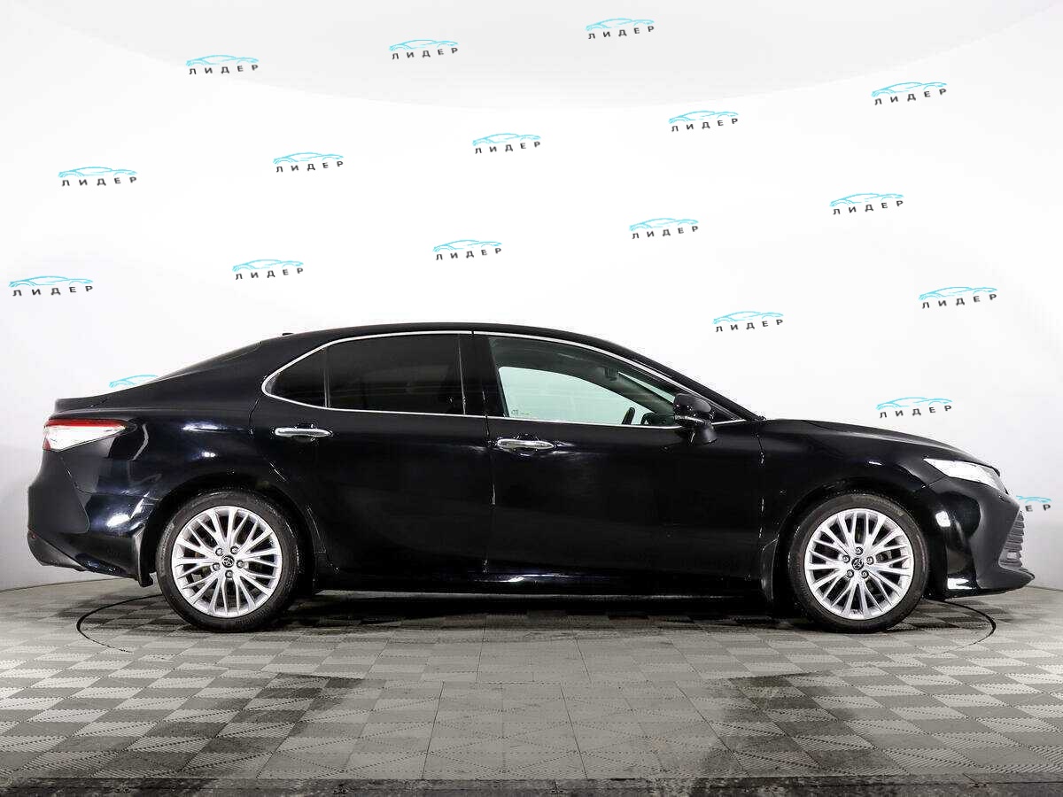 Б/У Тойота Камри 2019 года. Фото: #3
