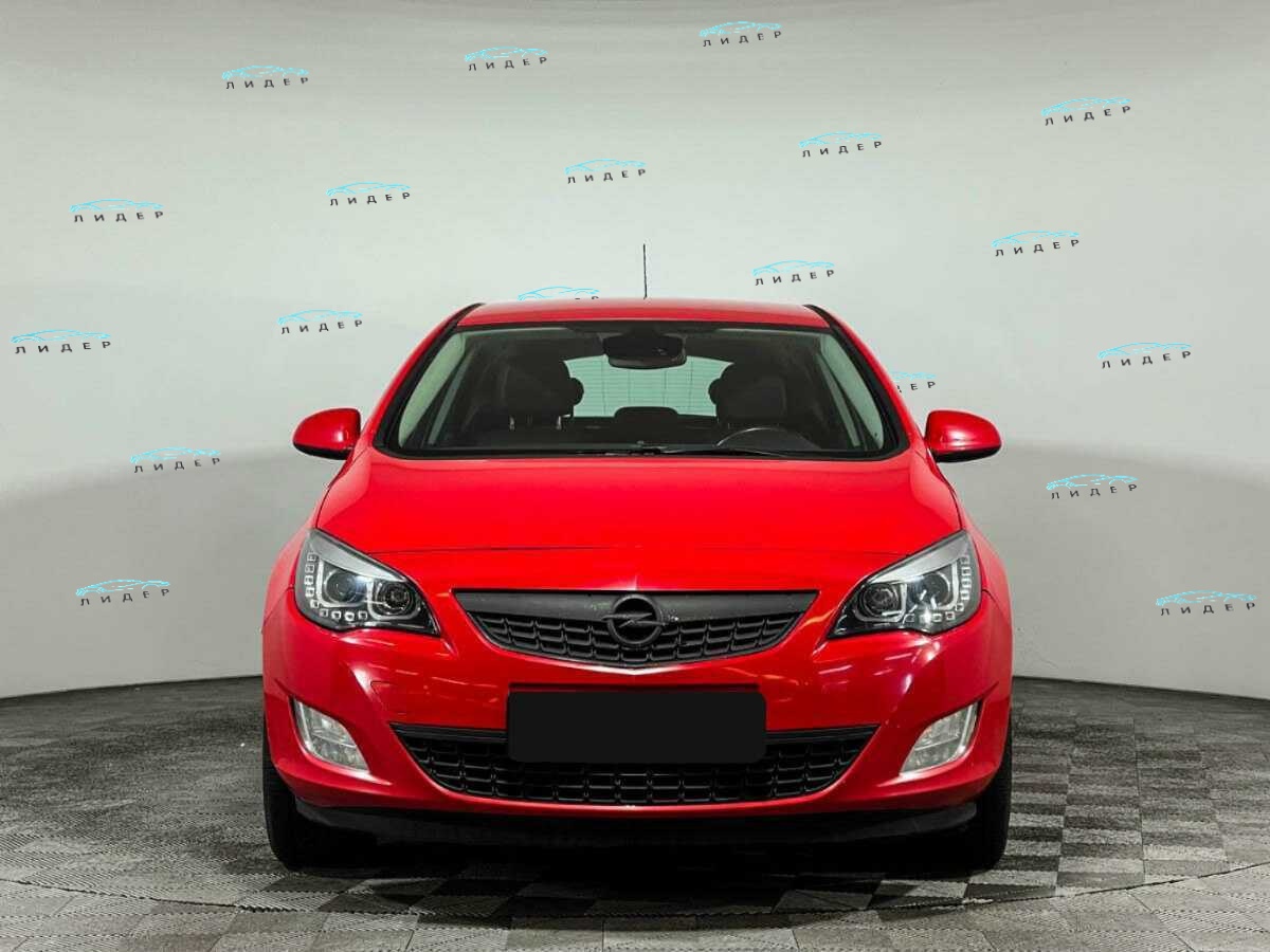 Б/У Опель Астра 2011 года. Фото: #1