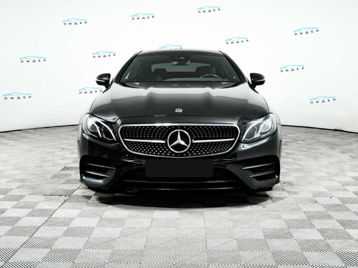 Б/У Мерседес-Бенц Е-Класс 2018 года. Фото: #1