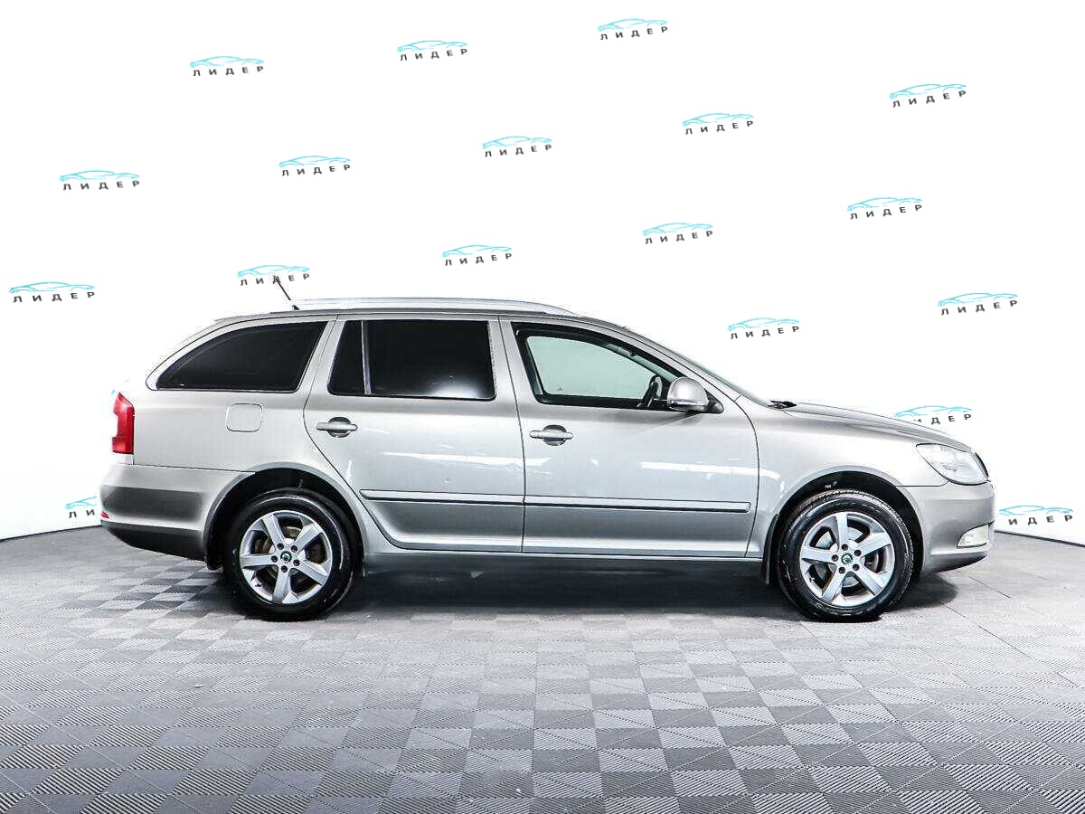 Б/У Шкода Октавия 2011 года. Фото: #3