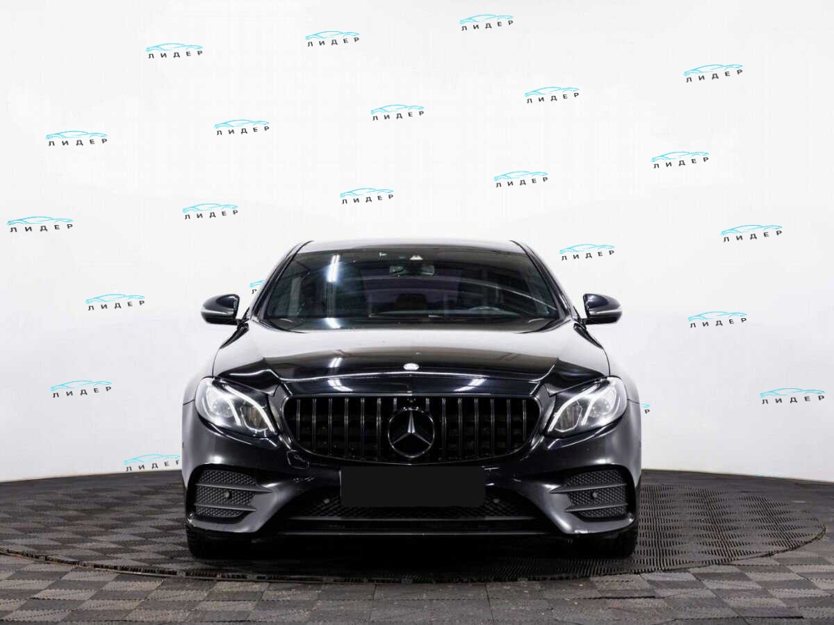 Б/У Мерседес-Бенц Е-Класс 2016 года. Фото: #1