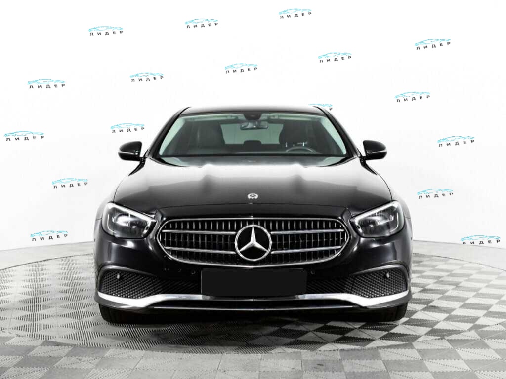 Б/У Мерседес-Бенц Е-Класс 2021 года. Фото: #1