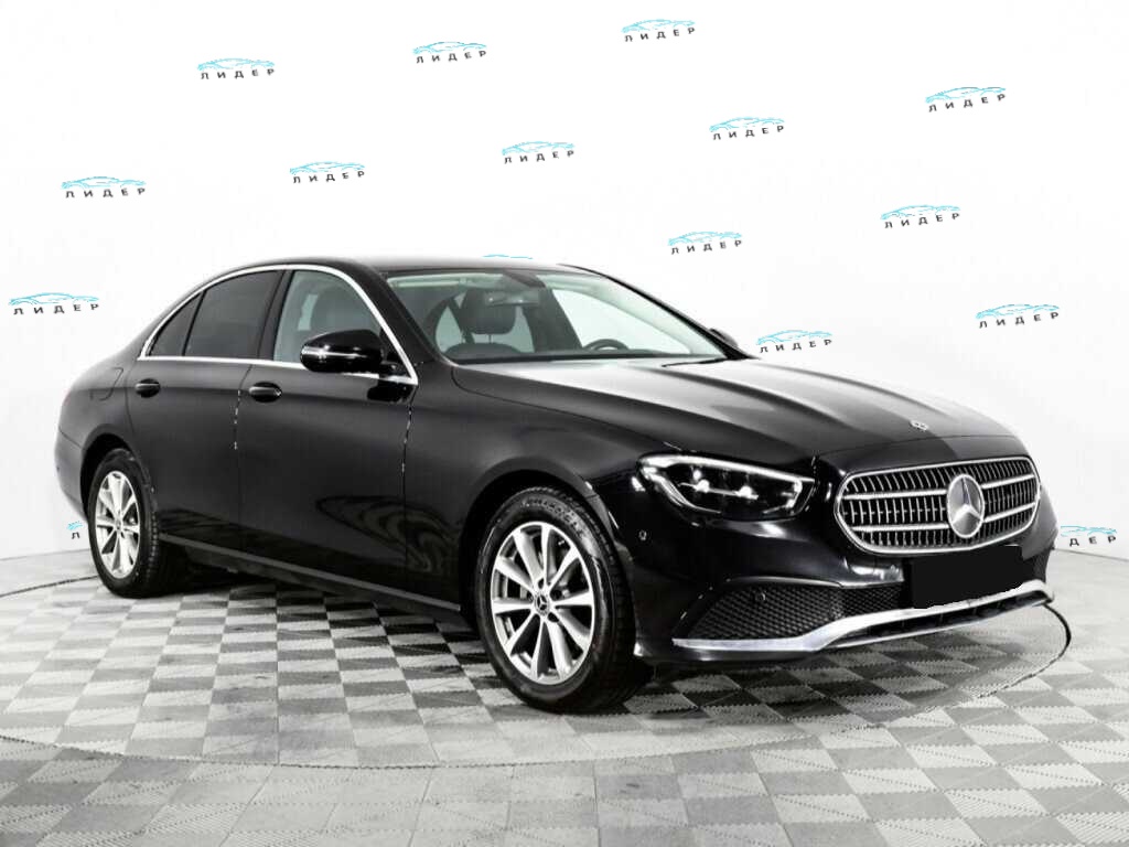 Б/У Мерседес-Бенц Е-Класс 2021 года. Фото: #2