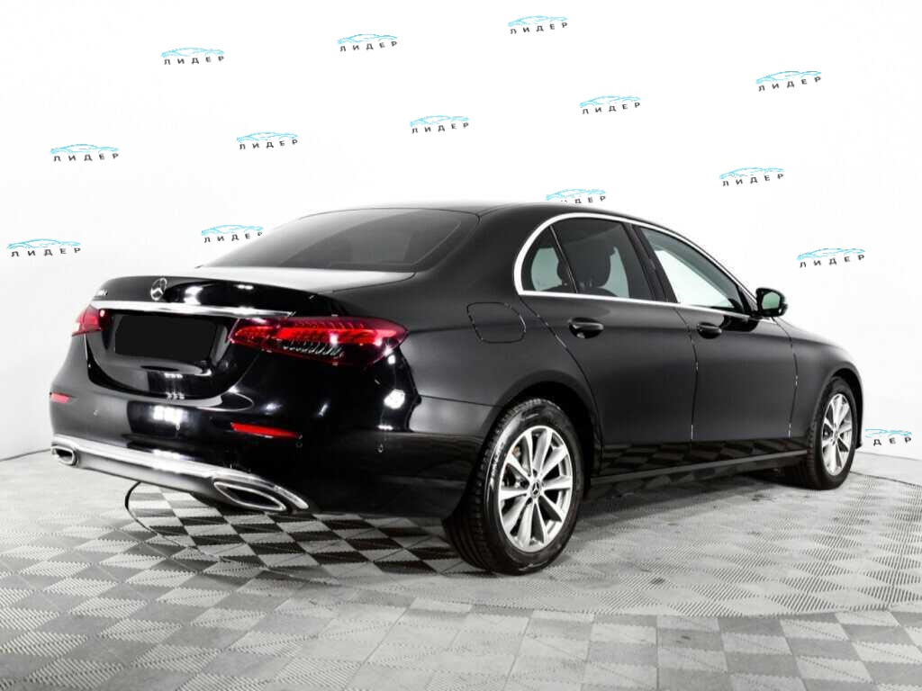 Б/У Мерседес-Бенц Е-Класс 2021 года. Фото: #4