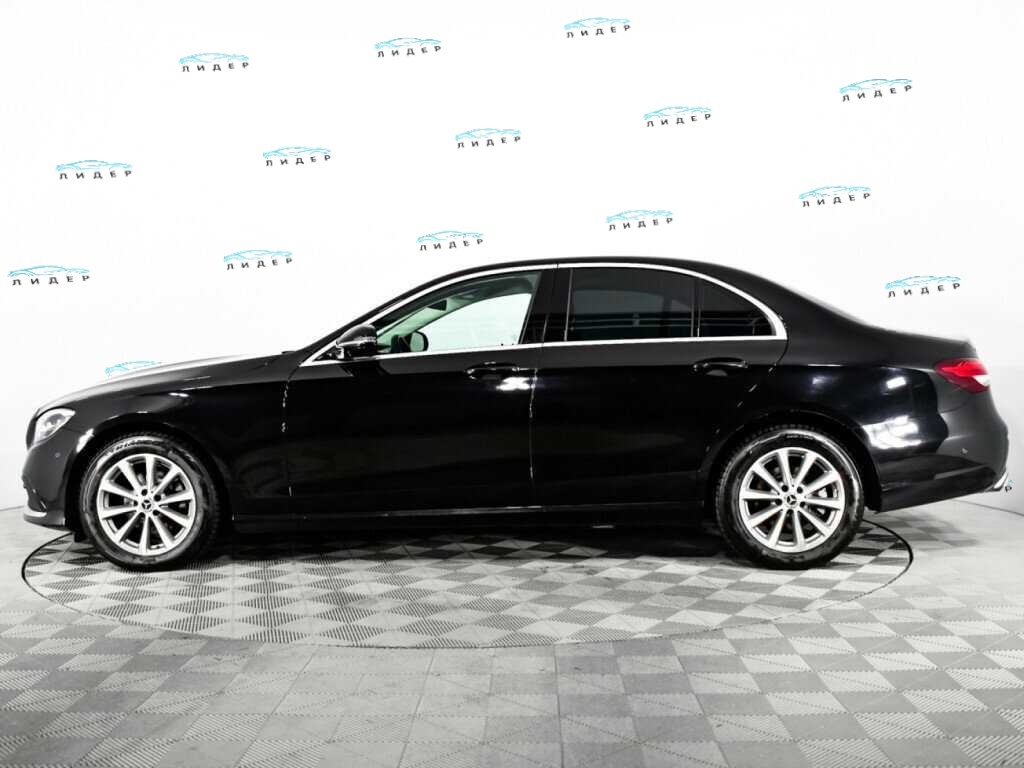 Б/У Мерседес-Бенц Е-Класс 2021 года. Фото: #7