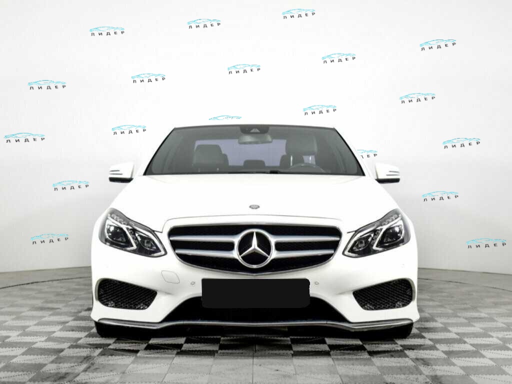 Б/У Мерседес-Бенц Е-Класс 2015 года. Фото: #1