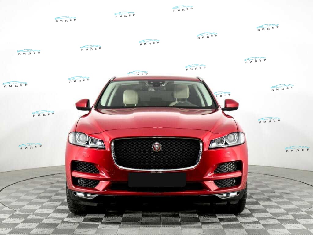 Б/У Ягуар Ф-Пэйс 2017 года. Фото: #1