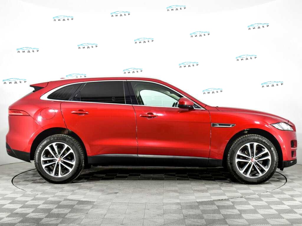 Б/У Ягуар Ф-Пэйс 2017 года. Фото: #3