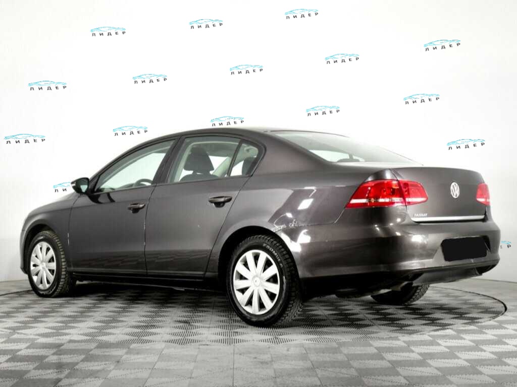 Б/У Фольксваген Пассат 2011 года. Фото: #4