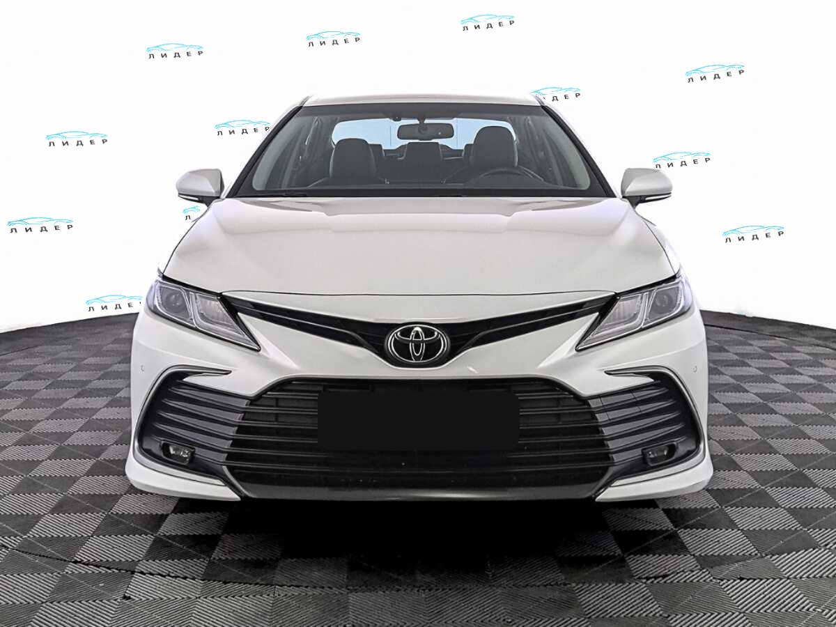 Б/У Тойота Камри 2021 года. Фото: #1