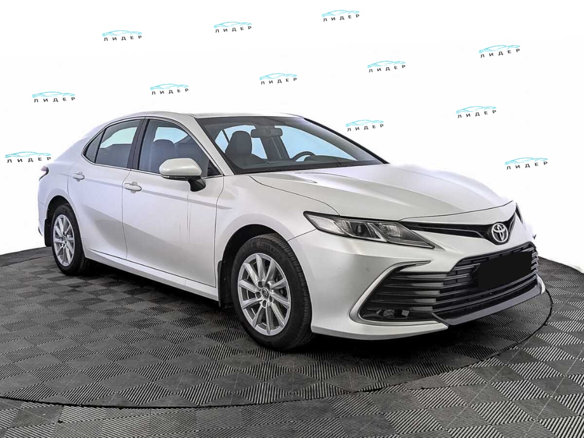 Б/У Тойота Камри 2021 года. Фото: #2
