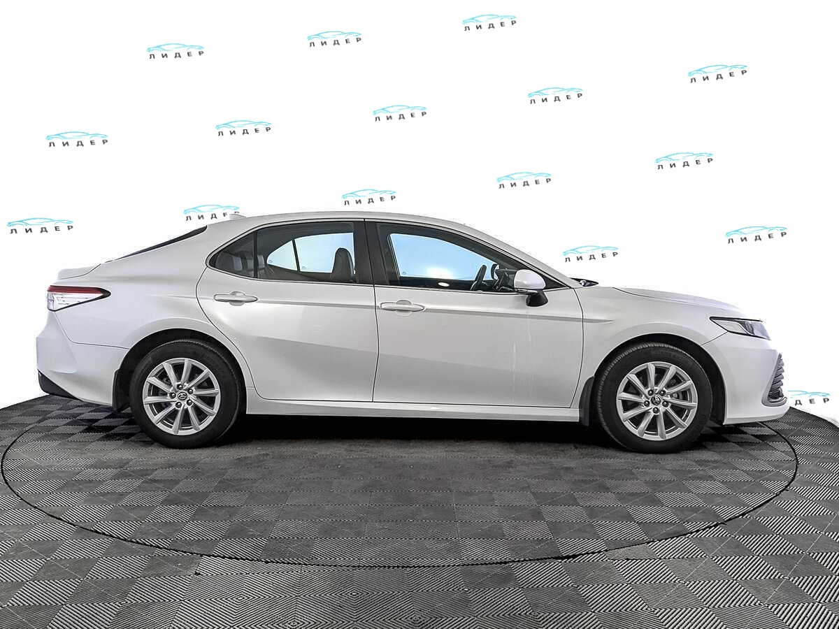 Б/У Тойота Камри 2021 года. Фото: #3