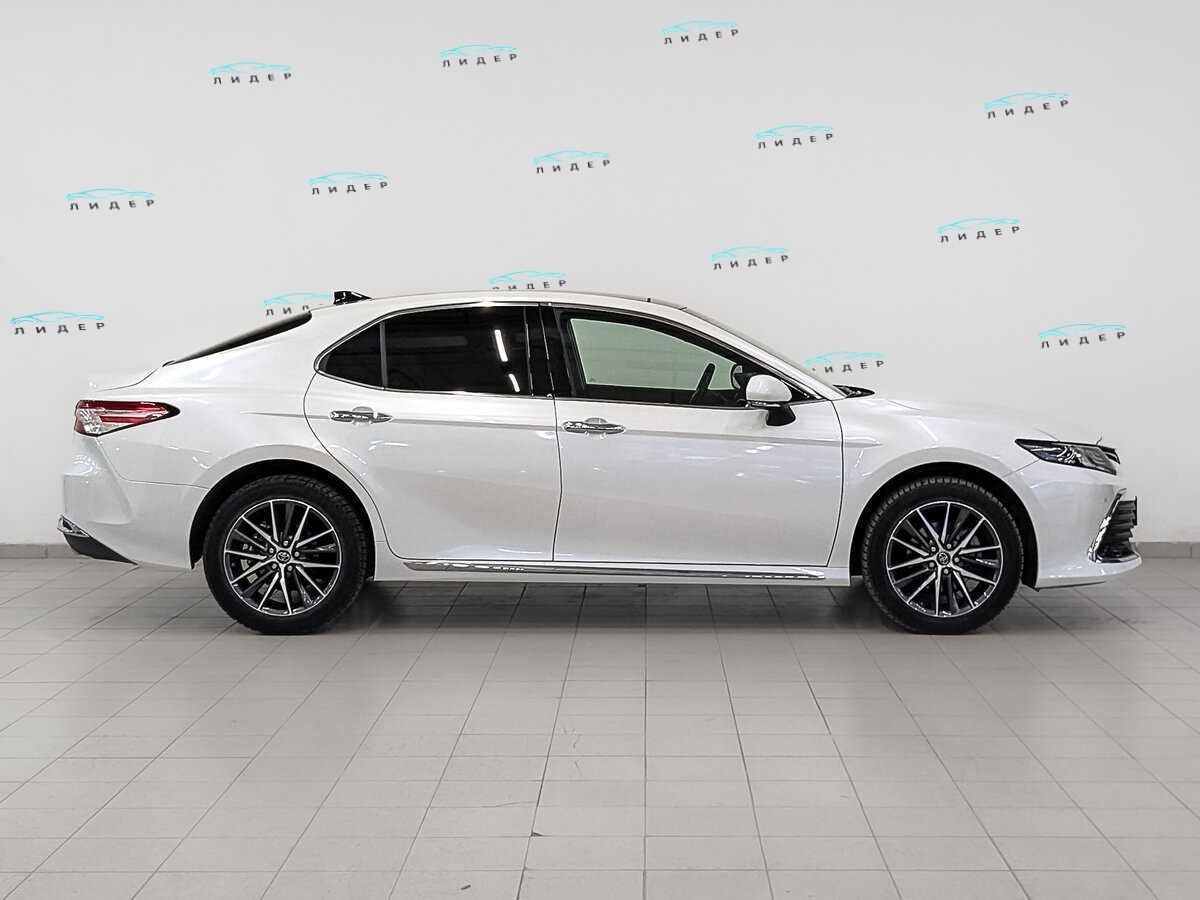 Б/У Тойота Камри 2023 года. Фото: #3