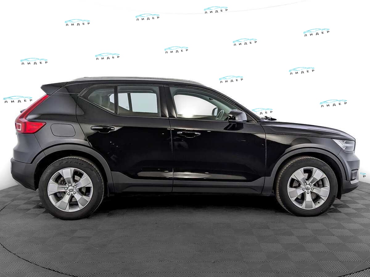 Б/У Вольво ИксЦ40 2021 года. Фото: #3