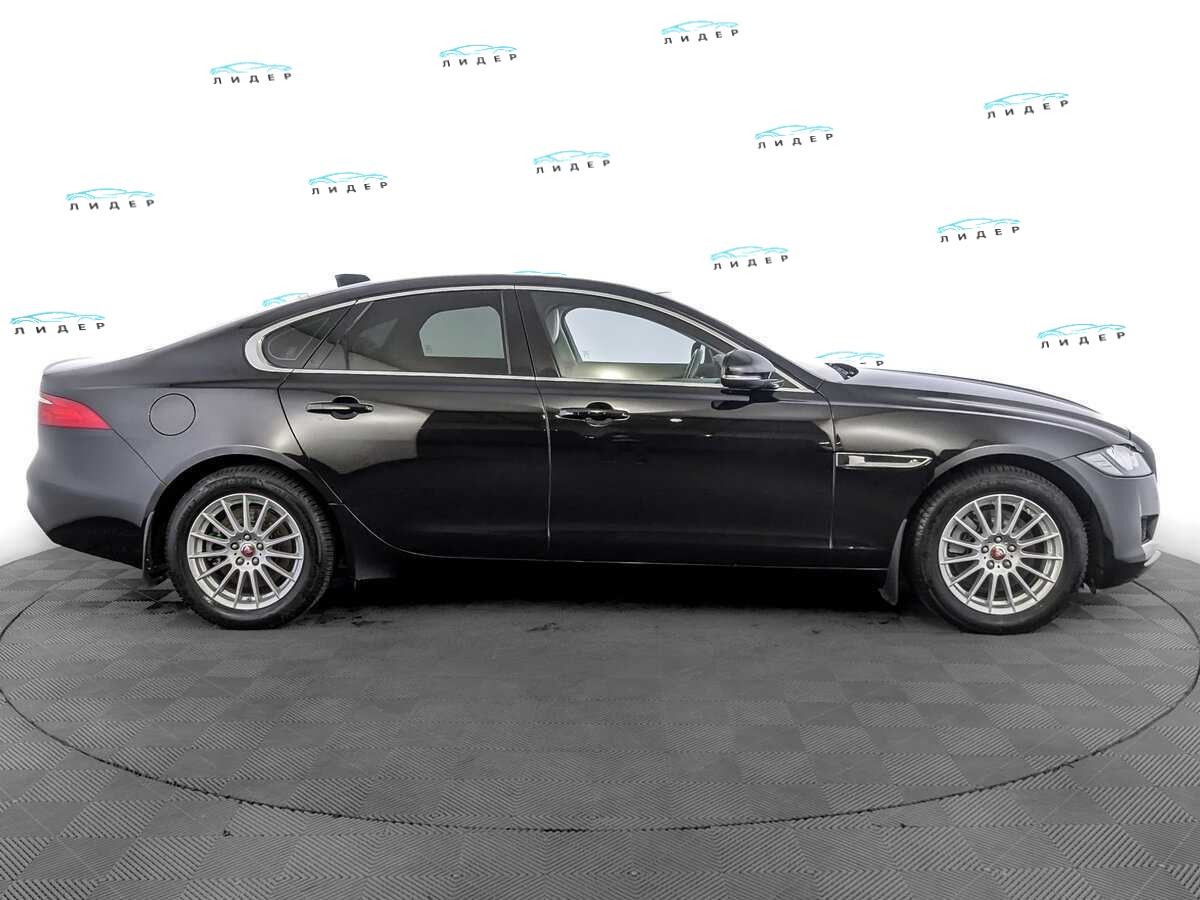 Б/У Ягуар ИксФ 2018 года. Фото: #3