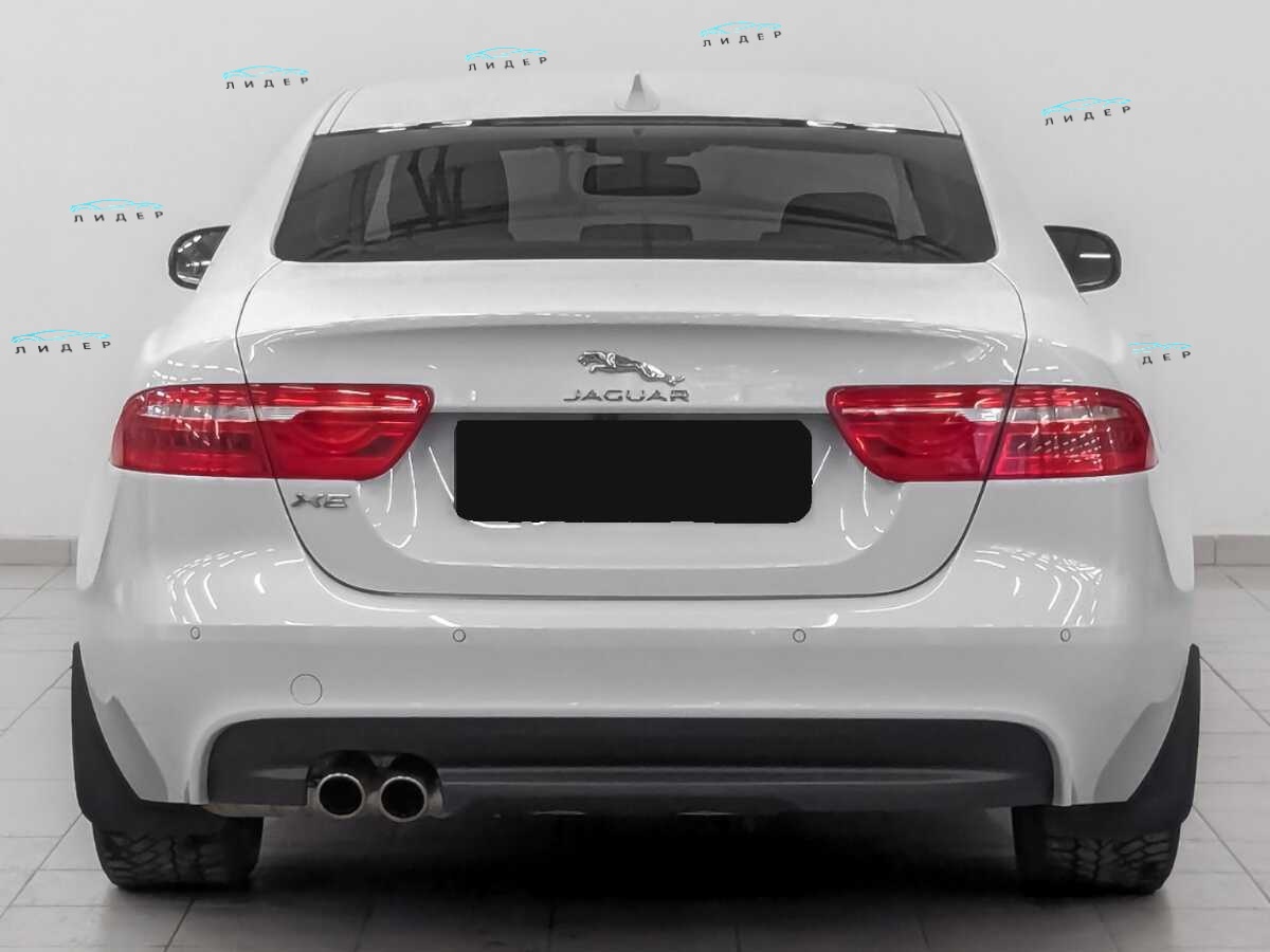 Б/У Ягуар ИксЕ 2017 года. Фото: #5