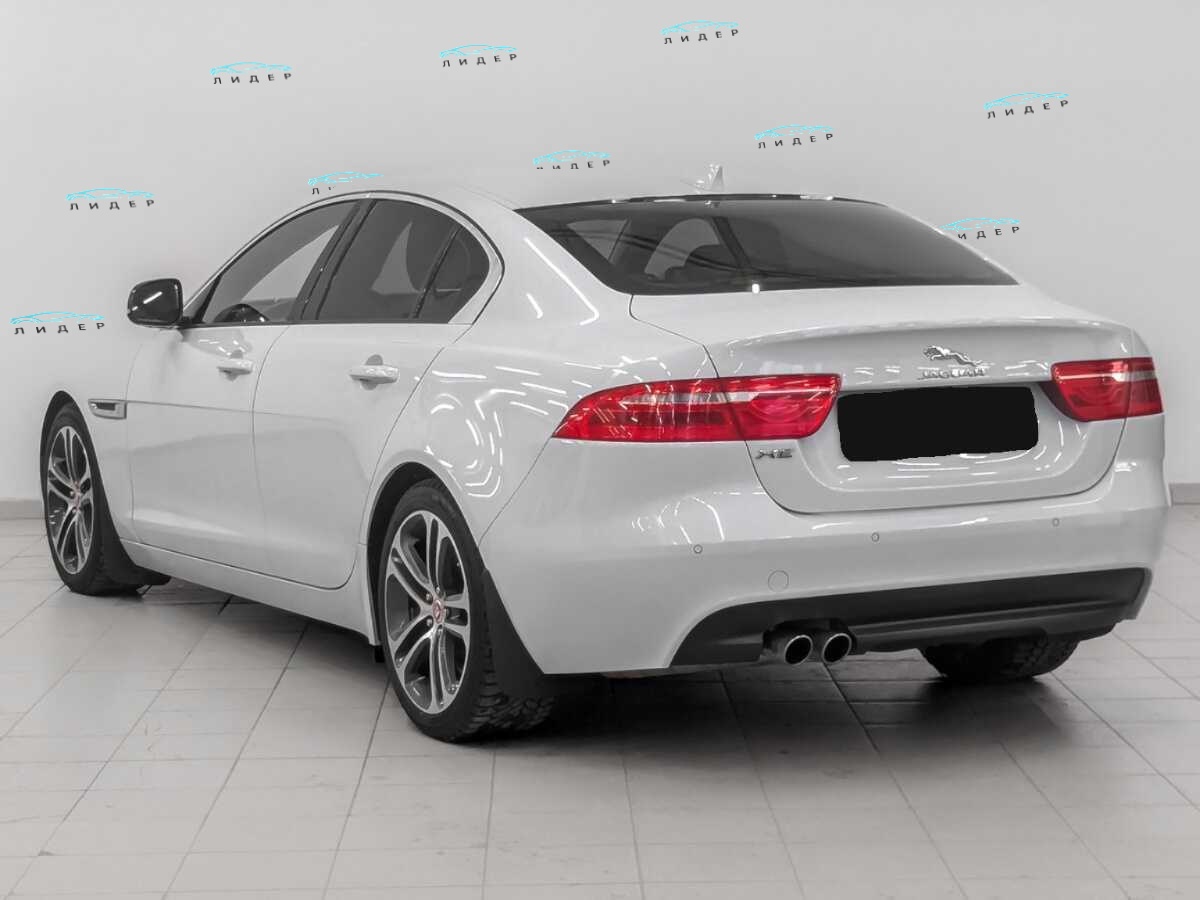 Б/У Ягуар ИксЕ 2017 года. Фото: #6