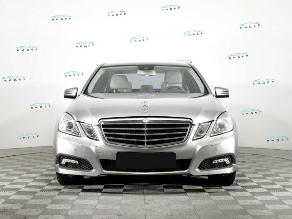 Б/У Мерседес-Бенц Е-Класс 2010 года. Фото: #1