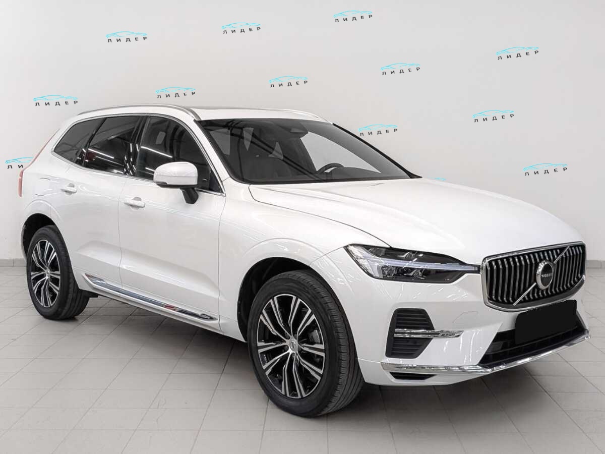 Б/У Вольво ИксЦ60 2021 года. Фото: #2