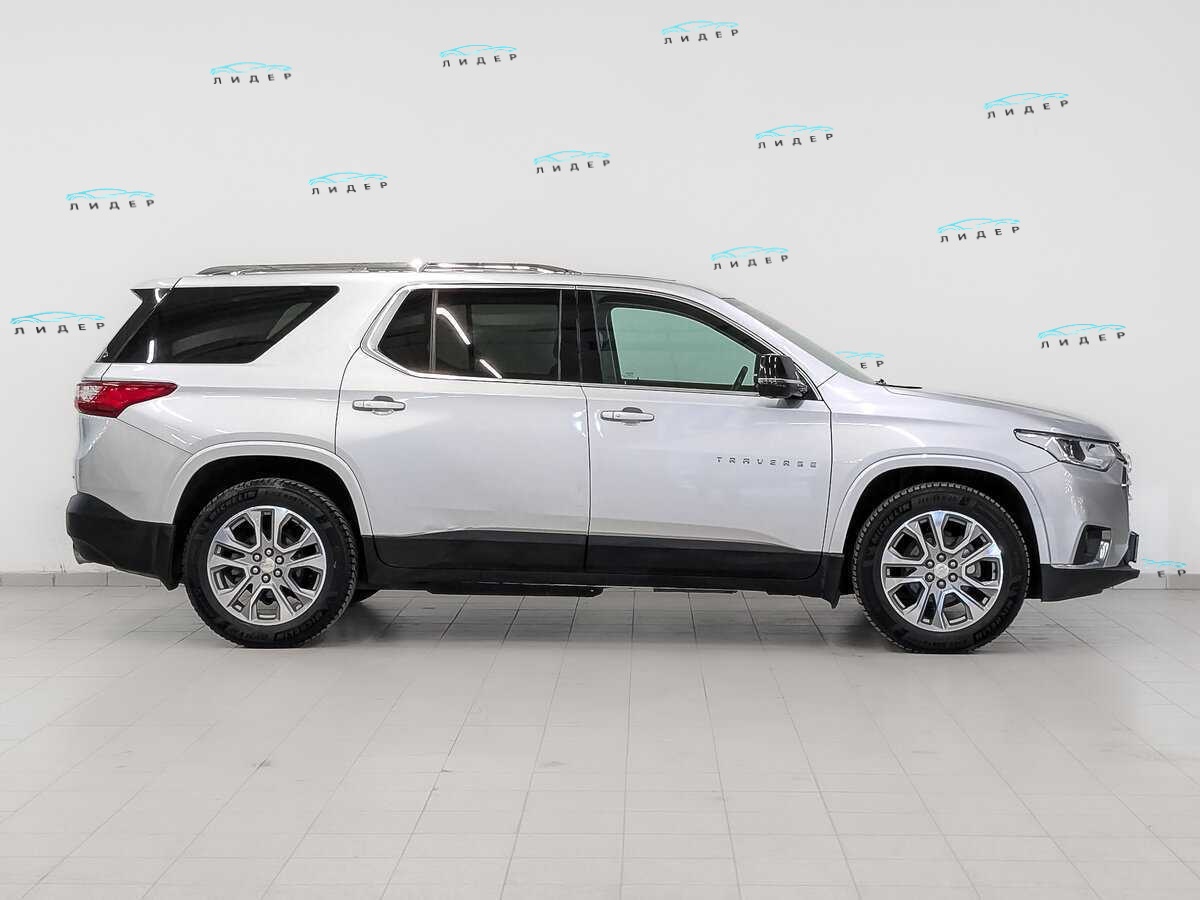 Б/У Шевроле Трэверс 2019 года. Фото: #3