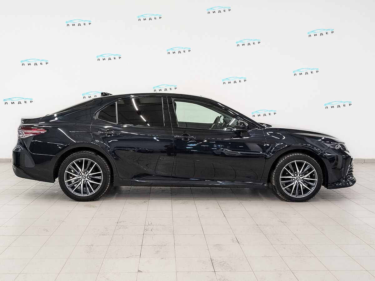 Б/У Тойота Камри 2023 года. Фото: #3