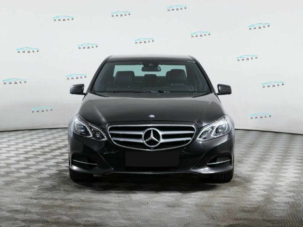 Б/У Мерседес-Бенц Е-Класс 2013 года. Фото: #1