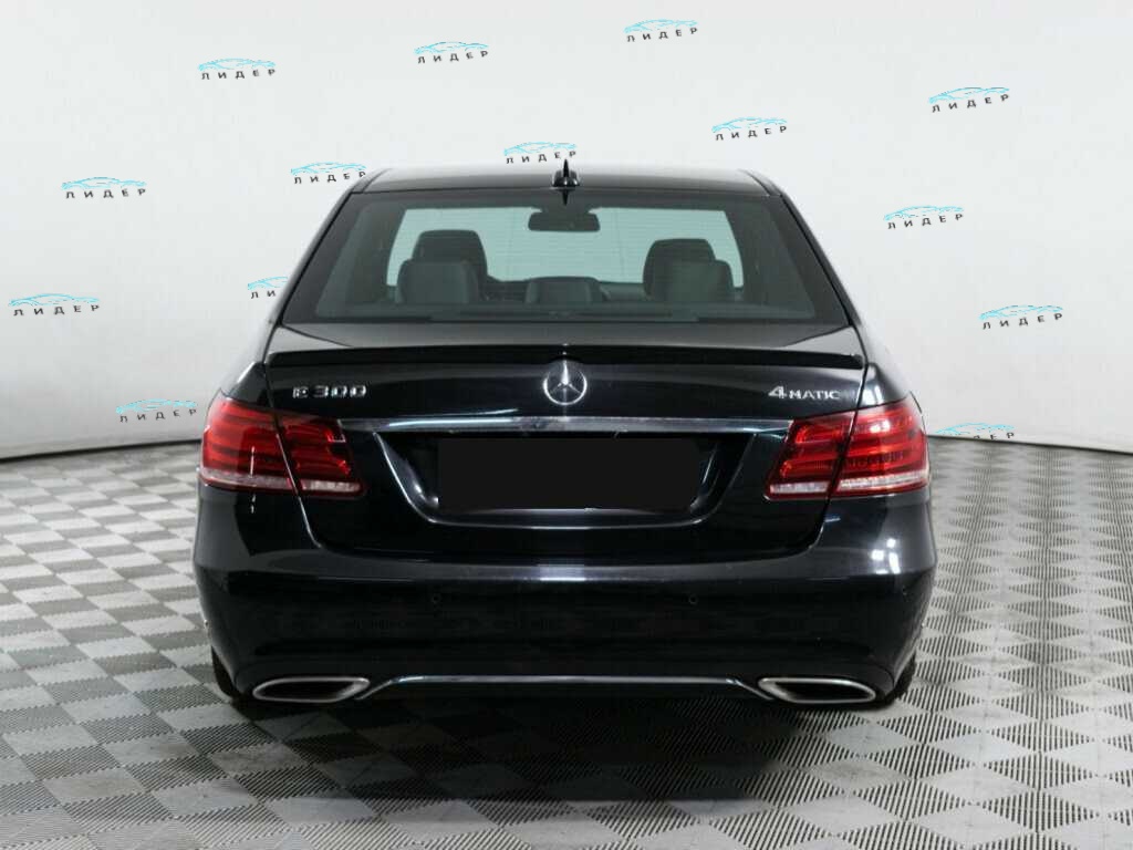 Б/У Мерседес-Бенц Е-Класс 2013 года. Фото: #4
