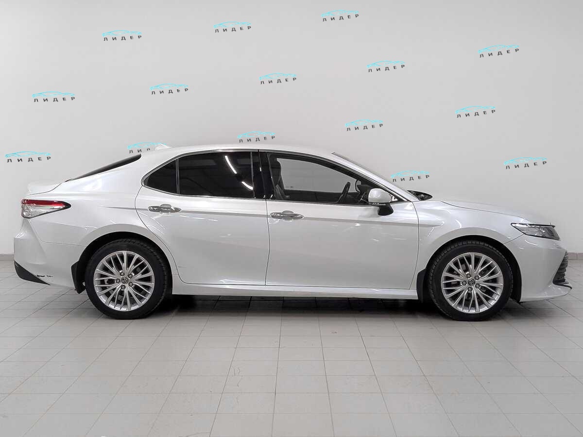 Б/У Тойота Камри 2019 года. Фото: #3