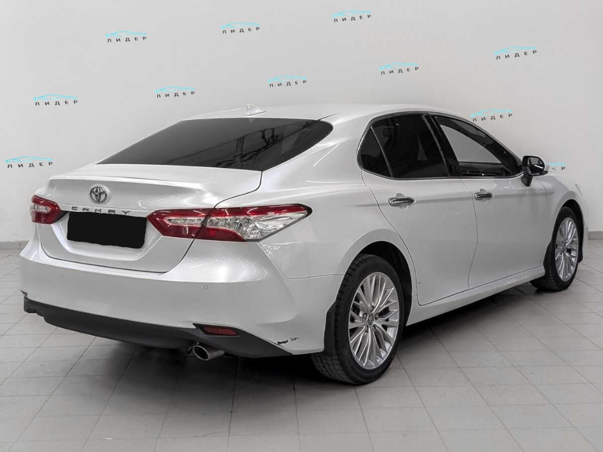 Б/У Тойота Камри 2019 года. Фото: #4