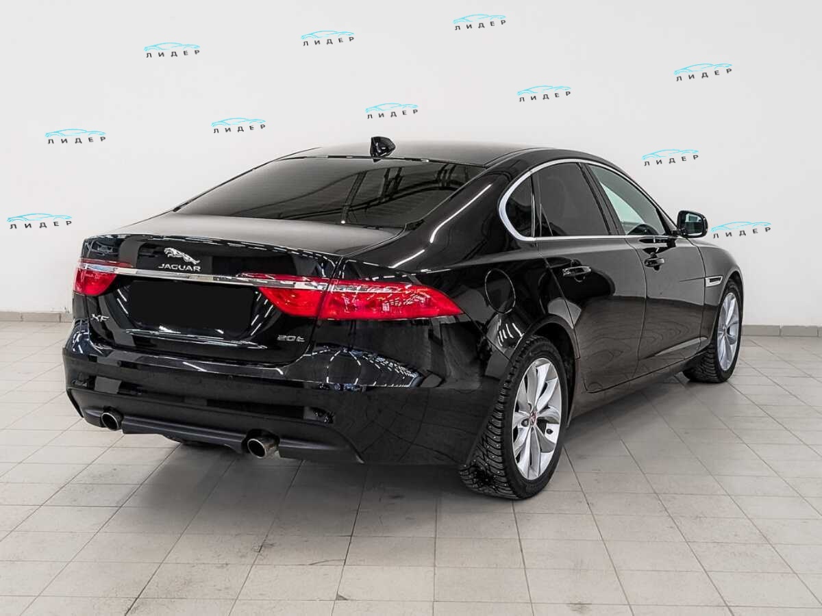 Б/У Ягуар ИксФ 2017 года. Фото: #4