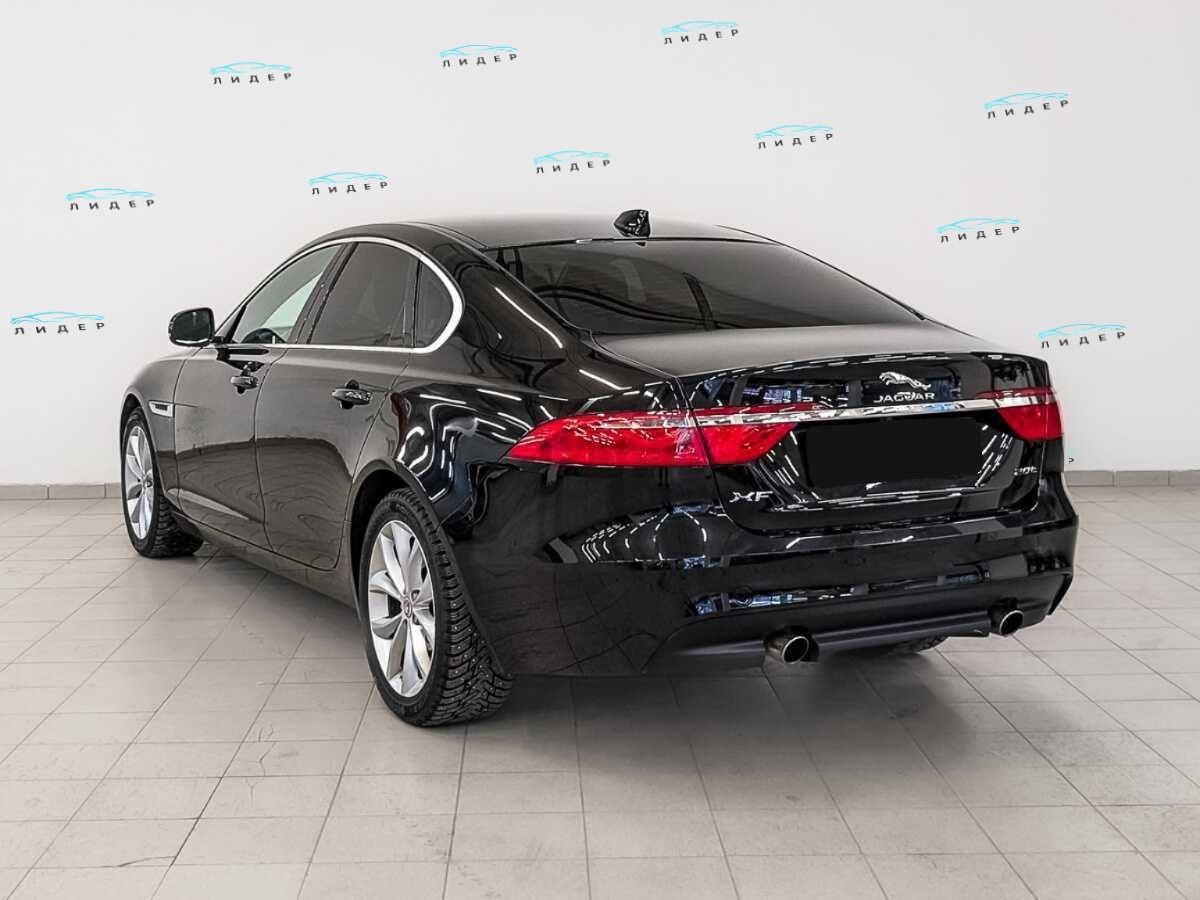 Б/У Ягуар ИксФ 2017 года. Фото: #6