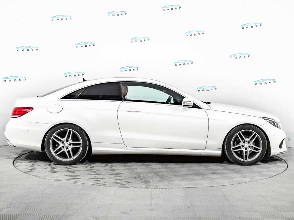 Б/У Мерседес-Бенц Е-Класс 2016 года. Фото: #3