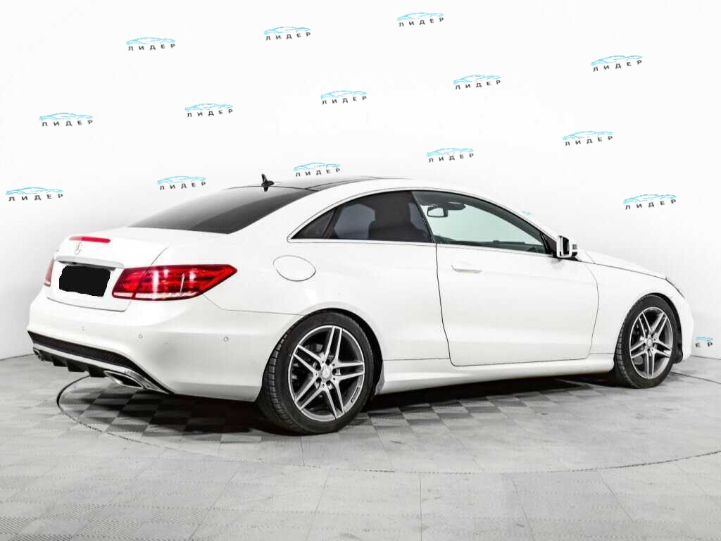 Б/У Мерседес-Бенц Е-Класс 2016 года. Фото: #4