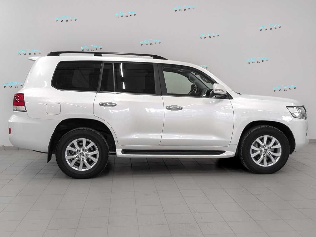 Б/У Тойота Лэнд Крузер 2020 года. Фото: #3