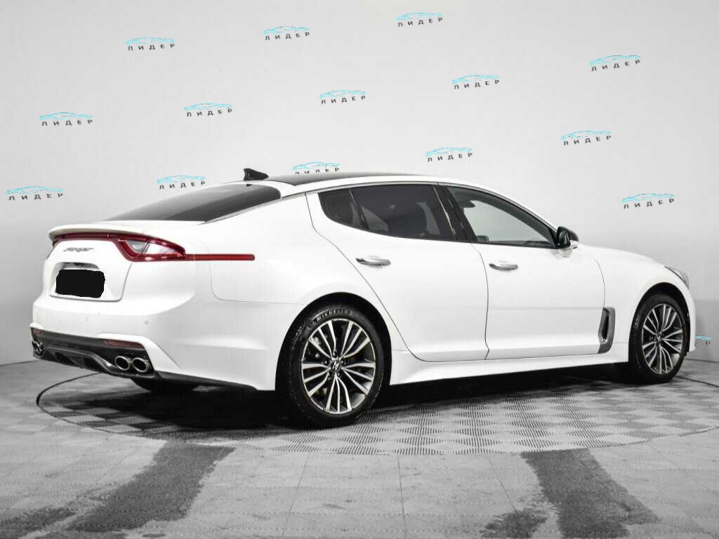 Б/У Киа Стингер 2018 года. Фото: #3