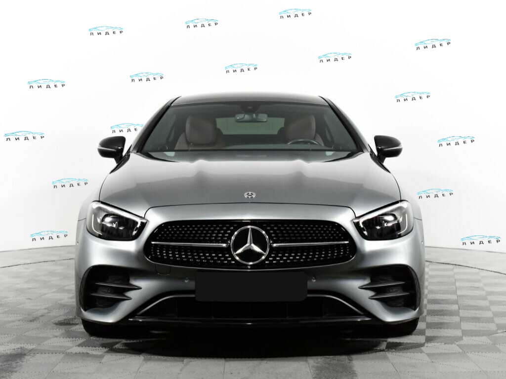 Б/У Мерседес-Бенц Е-Класс 2021 года. Фото: #1