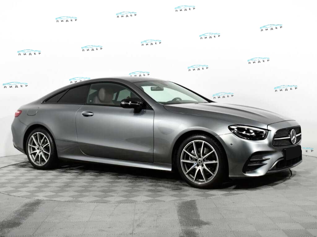 Б/У Мерседес-Бенц Е-Класс 2021 года. Фото: #2