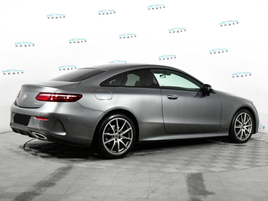 Б/У Мерседес-Бенц Е-Класс 2021 года. Фото: #4