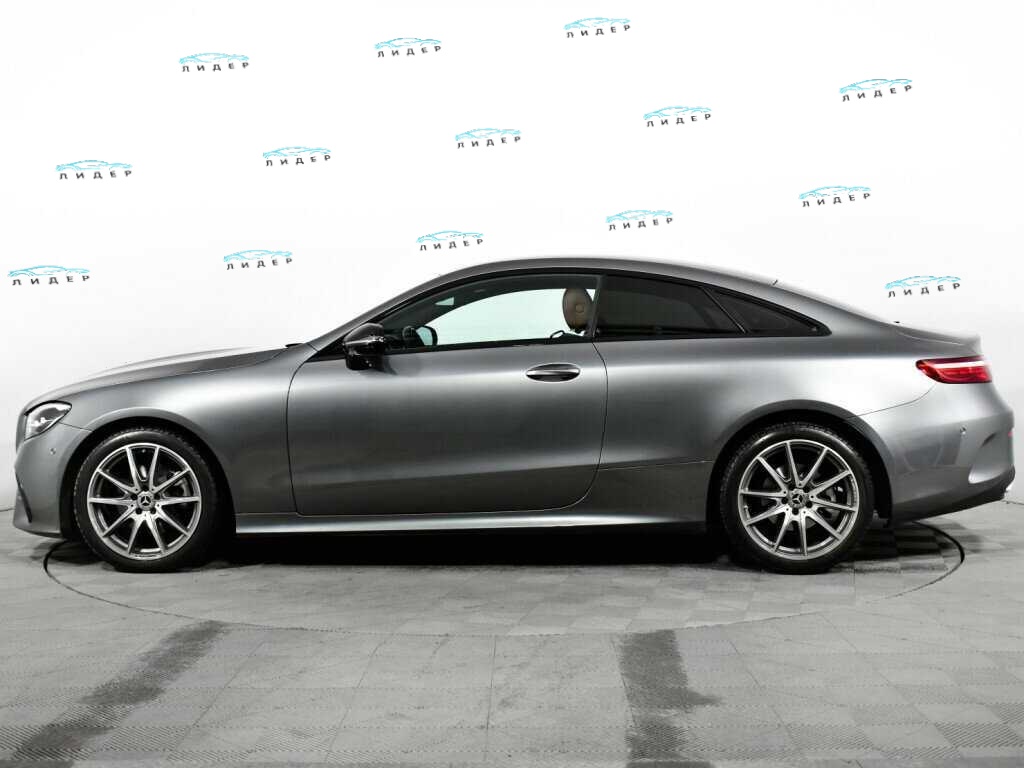 Б/У Мерседес-Бенц Е-Класс 2021 года. Фото: #7