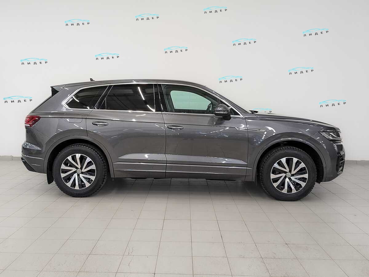 Б/У Фольксваген Туарег 2019 года. Фото: #3