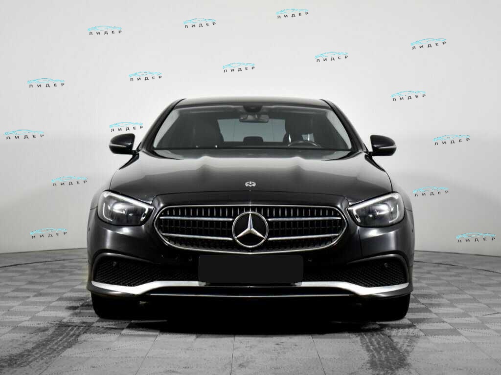 Б/У Мерседес-Бенц Е-Класс 2021 года. Фото: #1