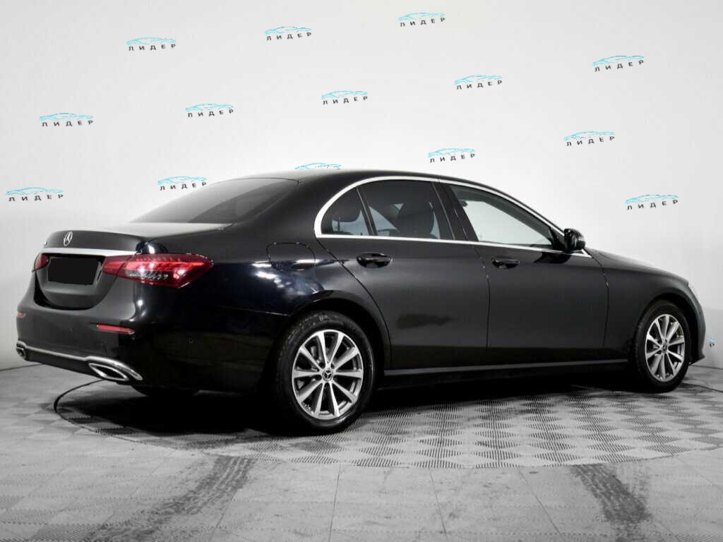 Б/У Мерседес-Бенц Е-Класс 2021 года. Фото: #2