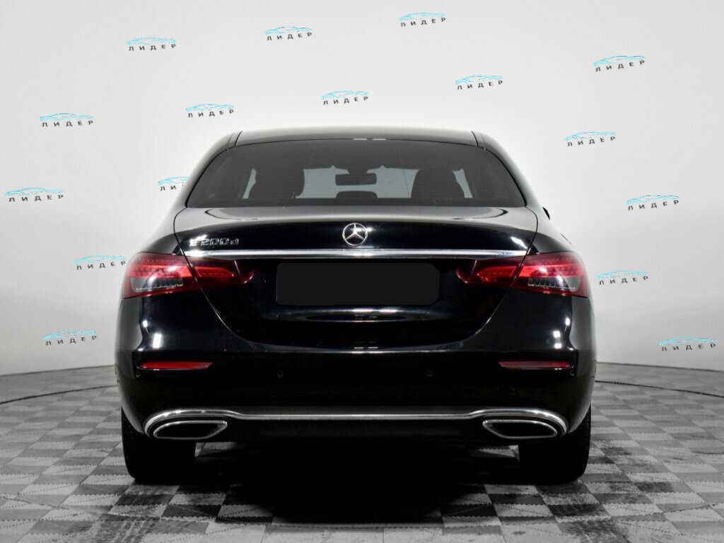 Б/У Мерседес-Бенц Е-Класс 2021 года. Фото: #3