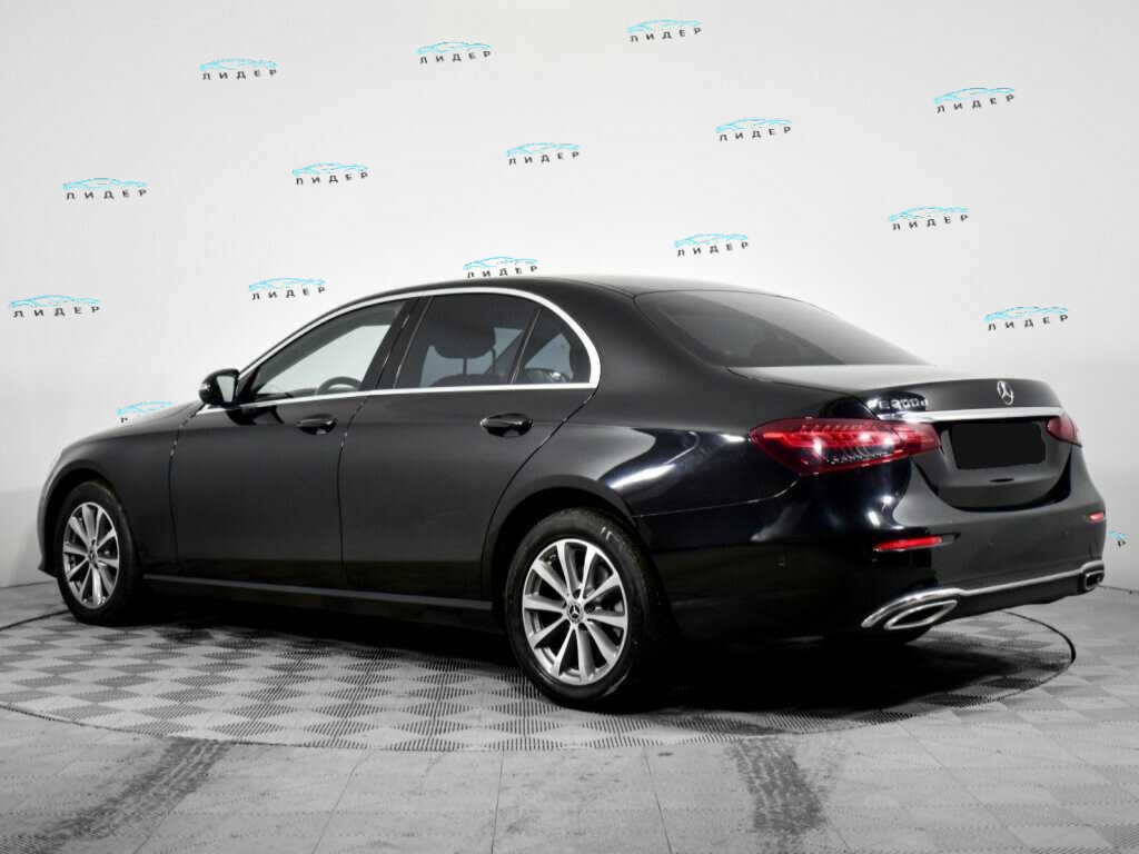 Б/У Мерседес-Бенц Е-Класс 2021 года. Фото: #4