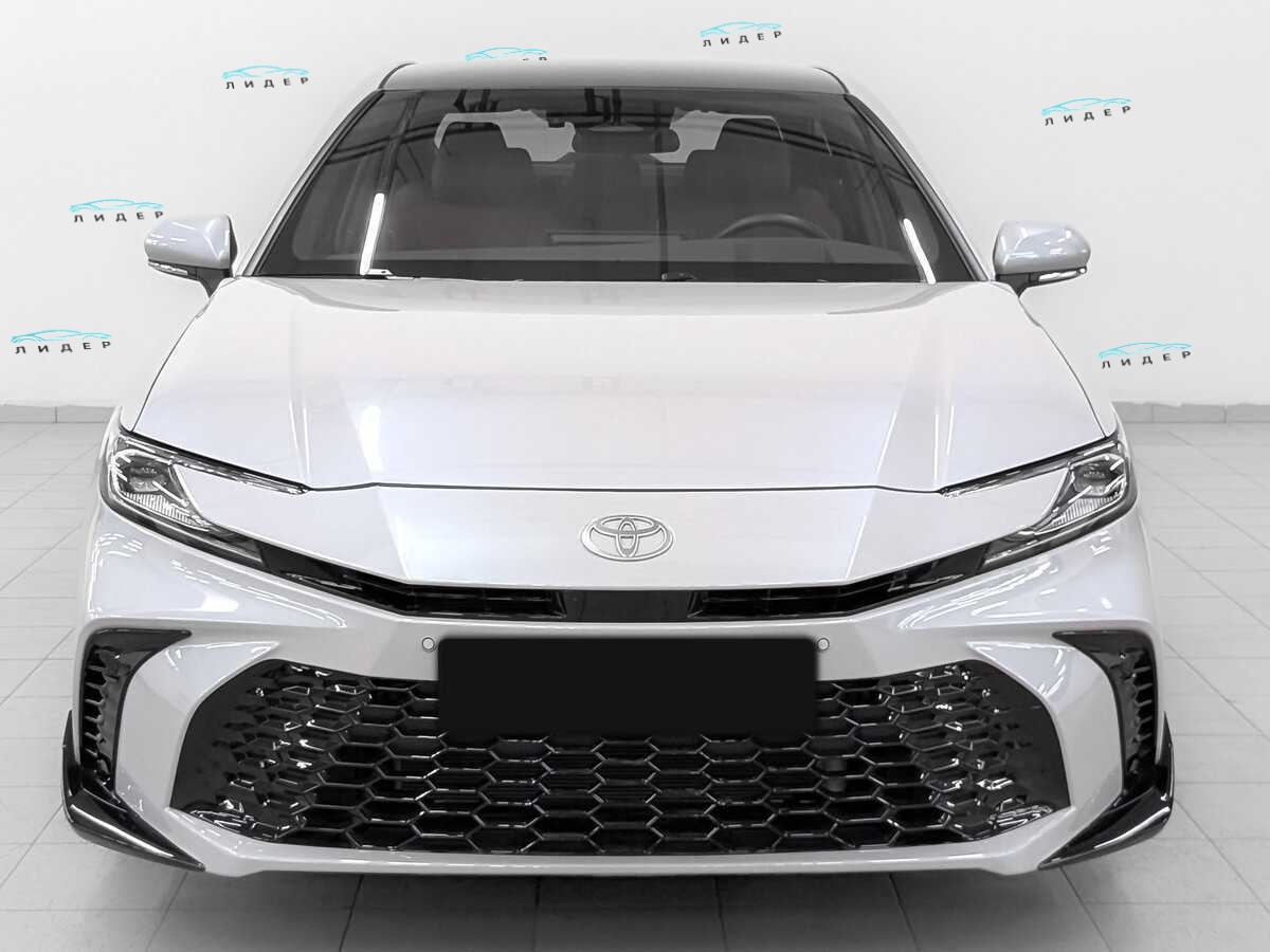 Б/У Тойота Камри 2024 года. Фото: #1