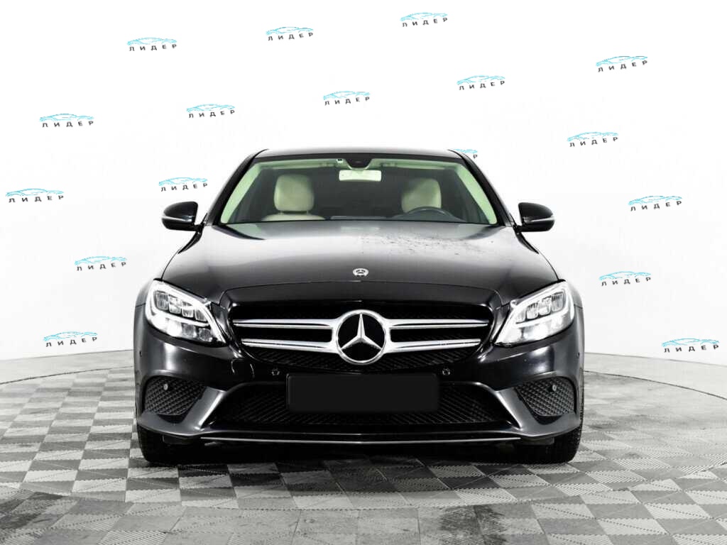 Б/У Мерседес-Бенц Ц-Класс 2018 года. Фото: #1