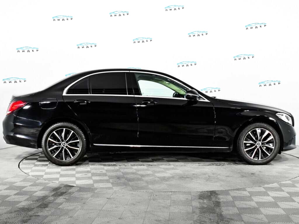 Б/У Мерседес-Бенц Ц-Класс 2018 года. Фото: #3