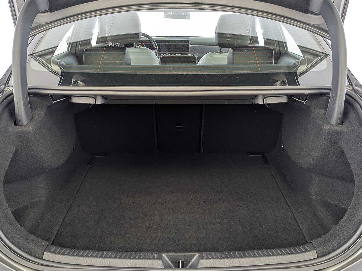 Б/У Мерседес-Бенц А-Класс 2019 года. Фото: #9