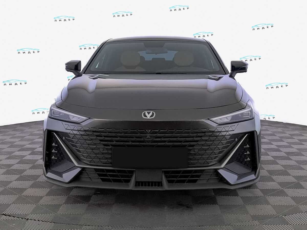 Б/У Чанган УНИ-В 2022 года. Фото: #1