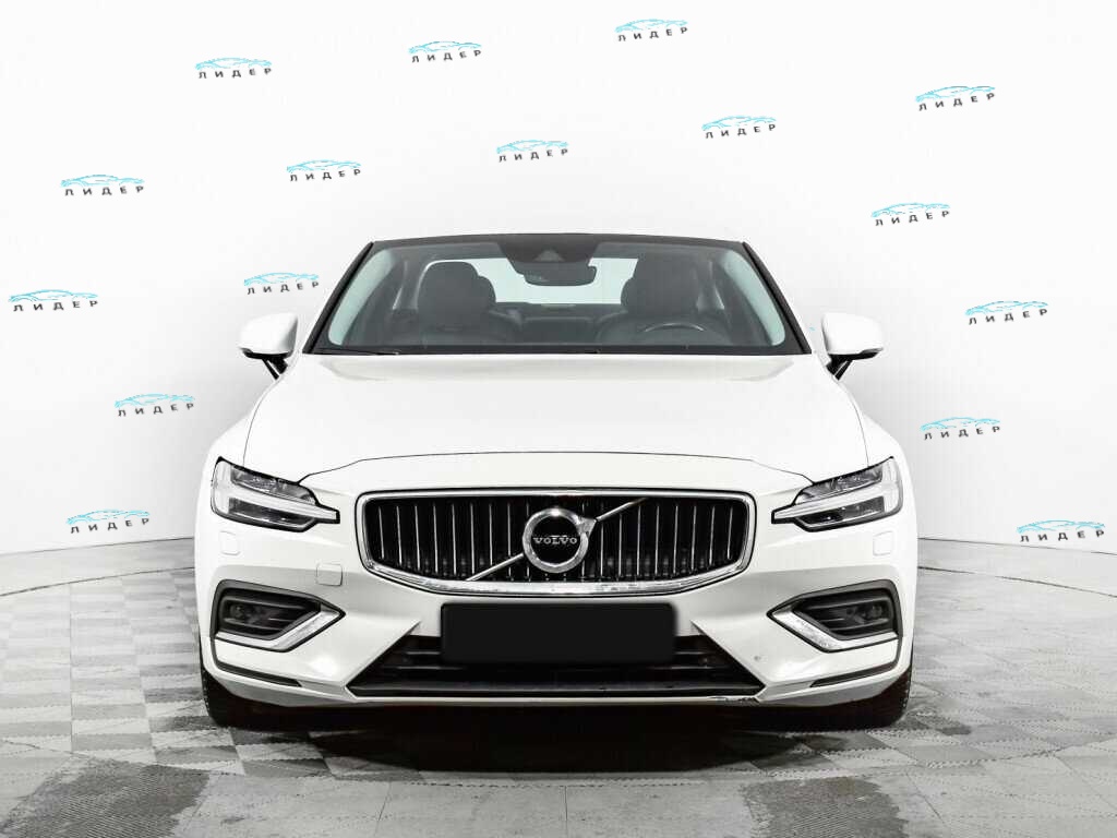 Б/У Вольво С60 2021 года. Фото: #1